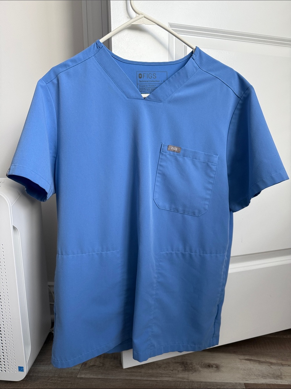 Figs Men’s V-Neck Scrub Top in Ceil Blue & Straight Leg Scrub Pant